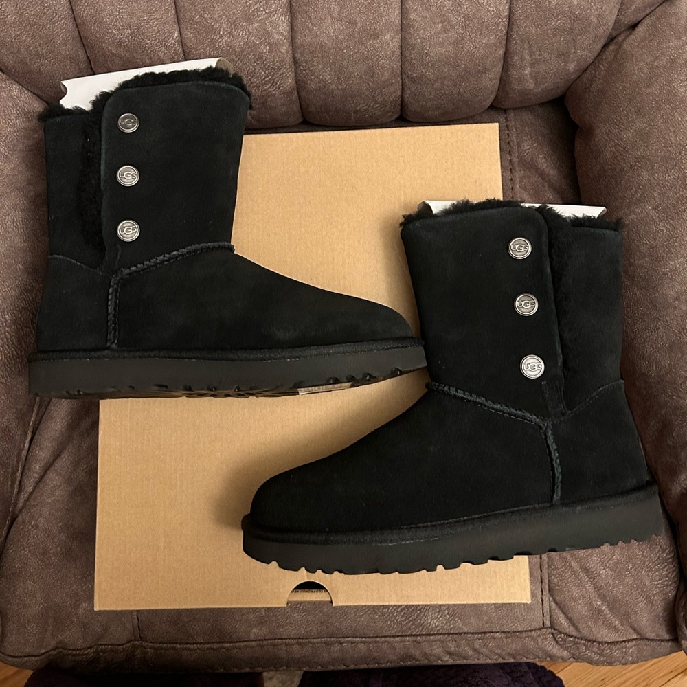 Brand New Bailey Snaps Black Ugg